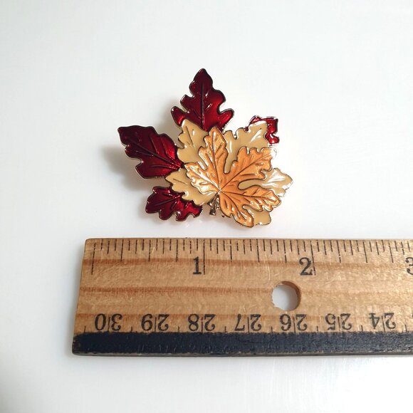 Maple Leaf Enamel Pin Brooch Autumn Colors Gold Tone Metal Fall Multicolor New - Picture 2 of 3